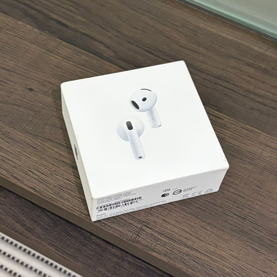 Apple AirPods 4 ANC in White